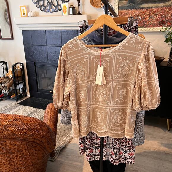 Solitaire Blouse Womens Size Large Beige & Ivory Floral Embroidery Patch Work - Picture 16 of 16